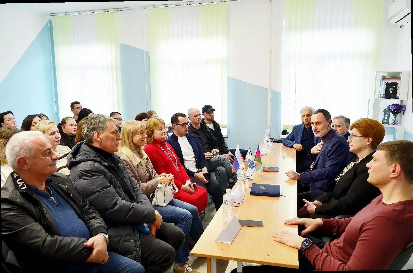 «Участие Виктора Теплякова в обсуждении строительства новой школы в селе Пластунка»
