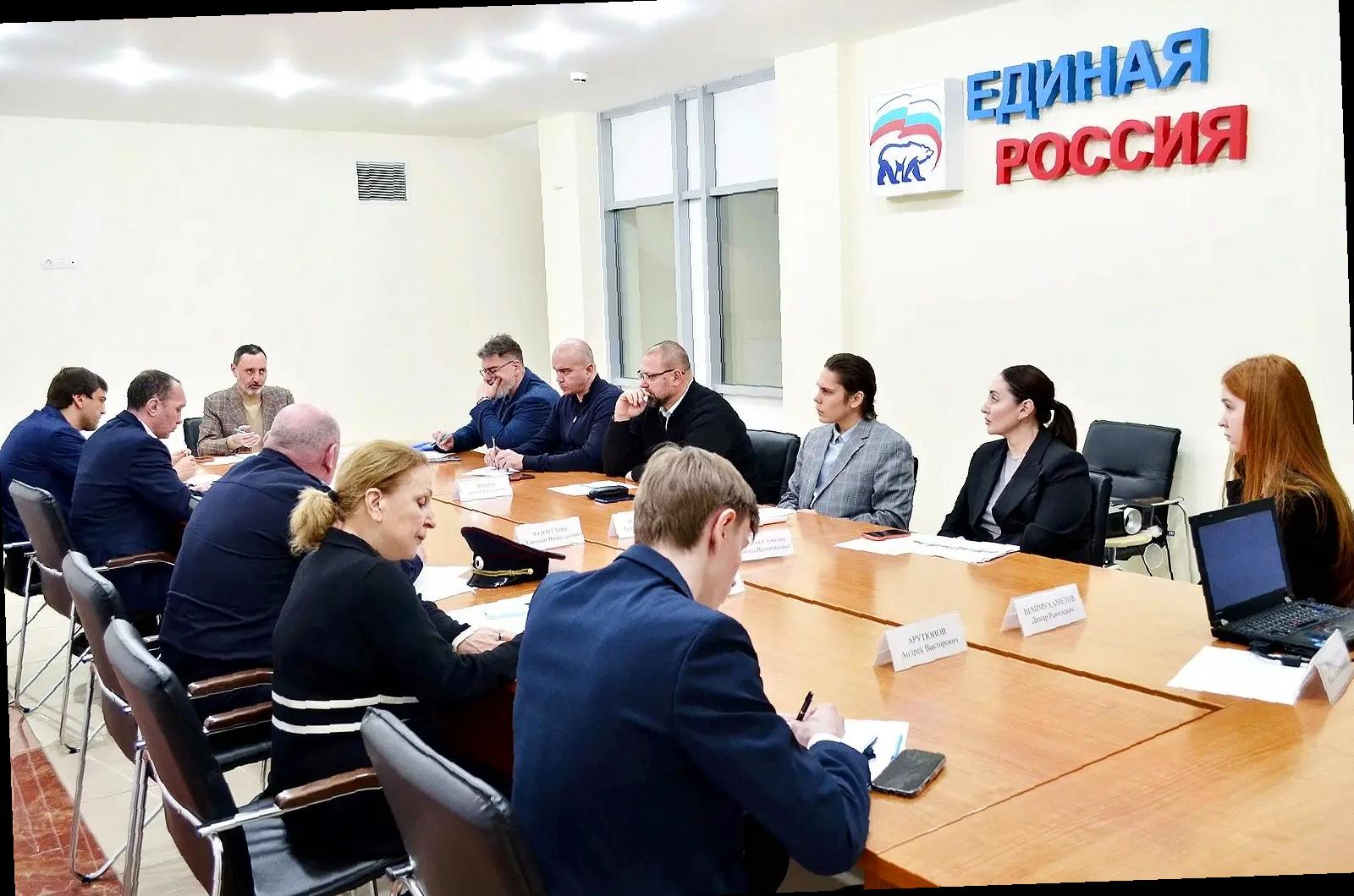 «Виктор Тепляков обсудил состояние железнодорожных путей, прилегающих к курортным зонам»