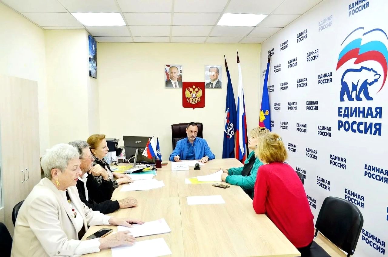 Депутат ЗСК Виктор Тепляков встретился с жителями Сочи в ЕР