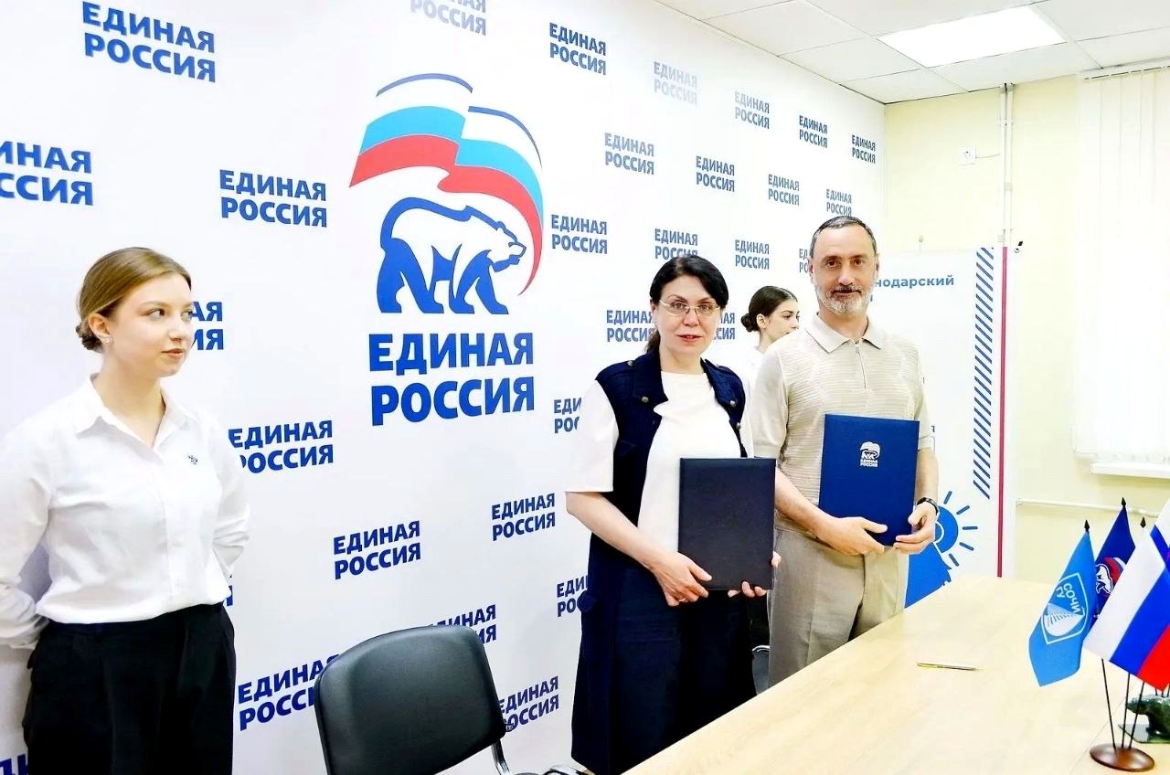 Депутат ЗСК Виктор Тепляков подписал соглашение СГУ с «Единой Россией